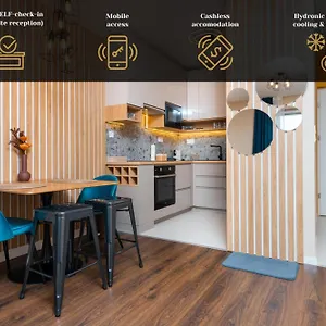 Waterfront By Urbanrent Apartman